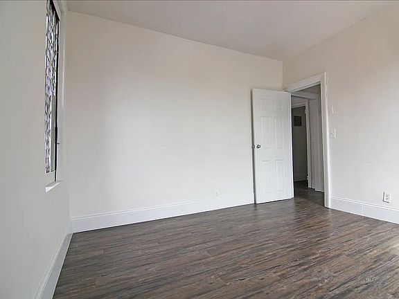 3rd image of 3279 Bainbridge Ave #B44