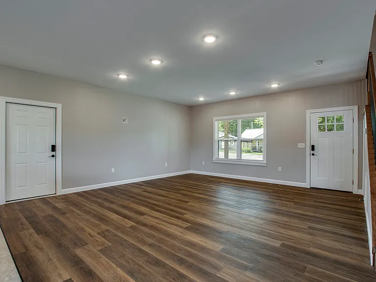 217 Kenneth St — Photo 40