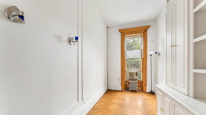 Rented by APT212 INC | media 16