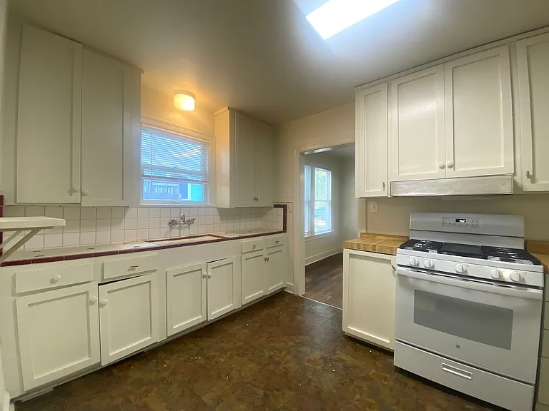 4910 Avenue H — Photo 13