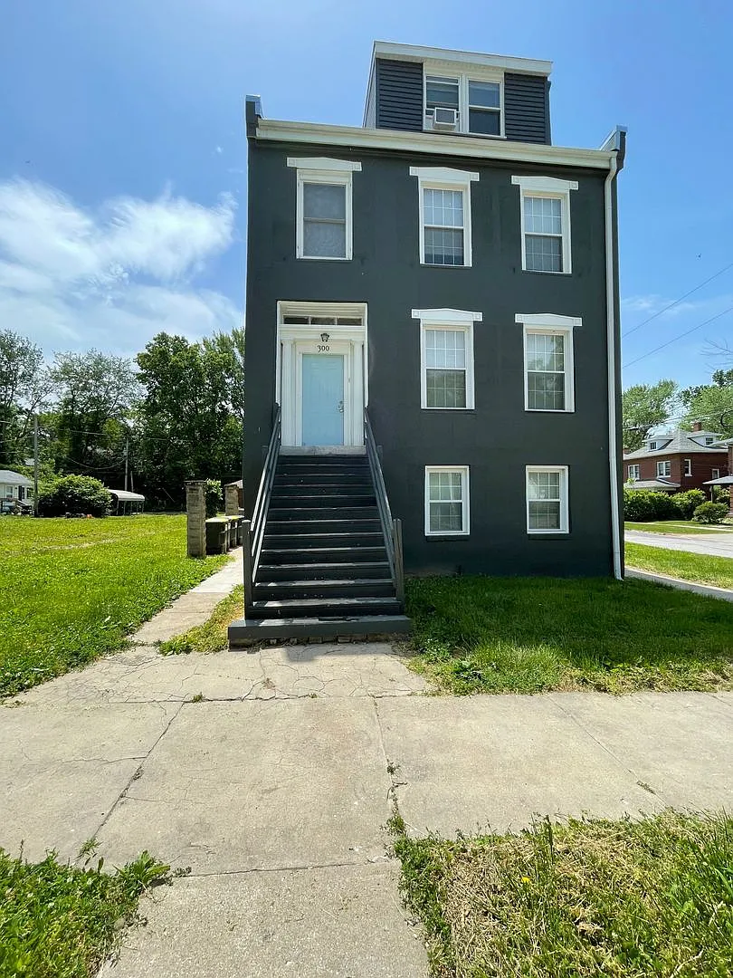 300 E. Spring St — Photo 1