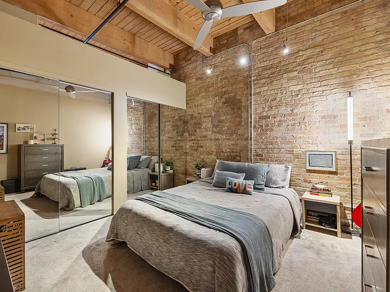 375 W Erie St #303 — Photo 12