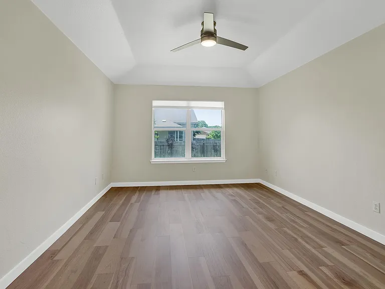 2116 Bentwood Dr — Photo 17