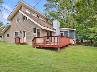 6043 Boardwalk Dr, Tobyhanna, PA