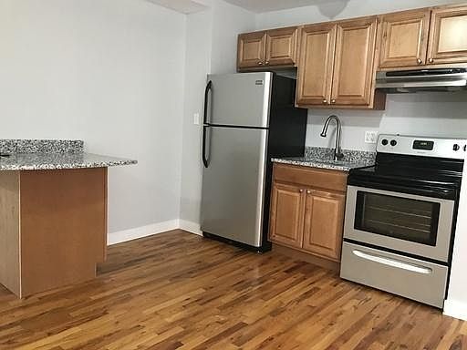 2nd image of 7450 N Greenview Ave APT 35