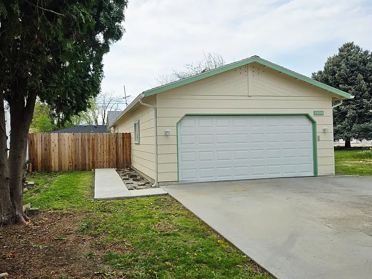 1408 Arlington Ave — Photo 1