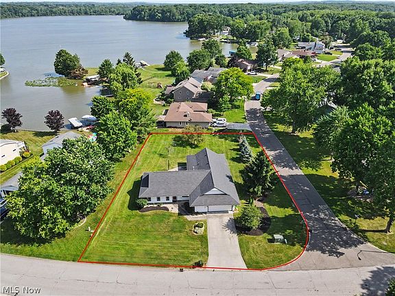 4th image of 3854 Surfside Cir