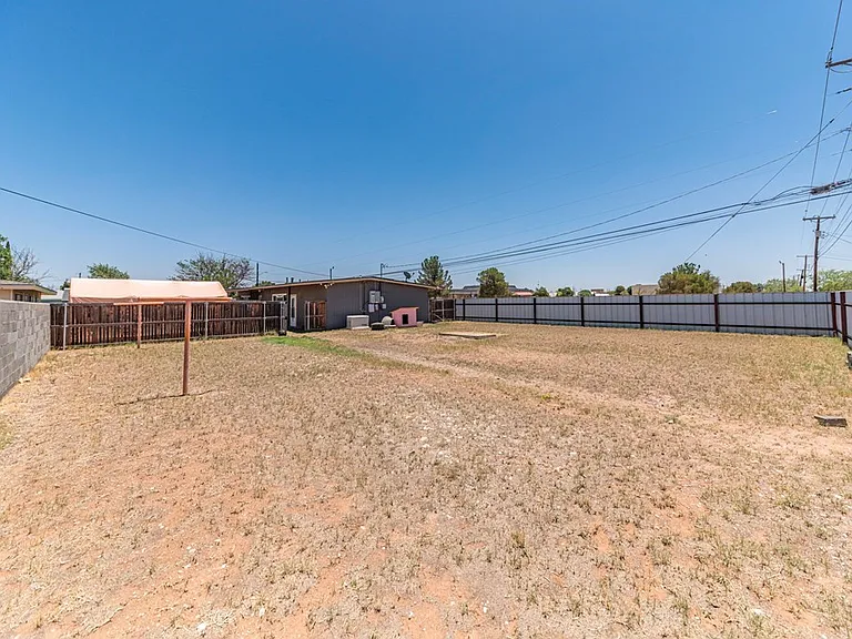 2901 Nabors Ln — Photo 13
