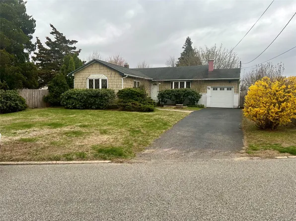 15 Leland St, East Northport, NY 11731