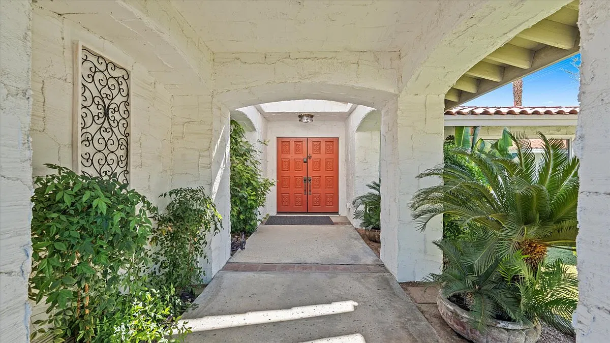 3 bed, 2168 sqft, $3,950 — Photo 4