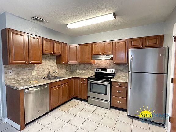 5th image of 611 Center St Unit 1