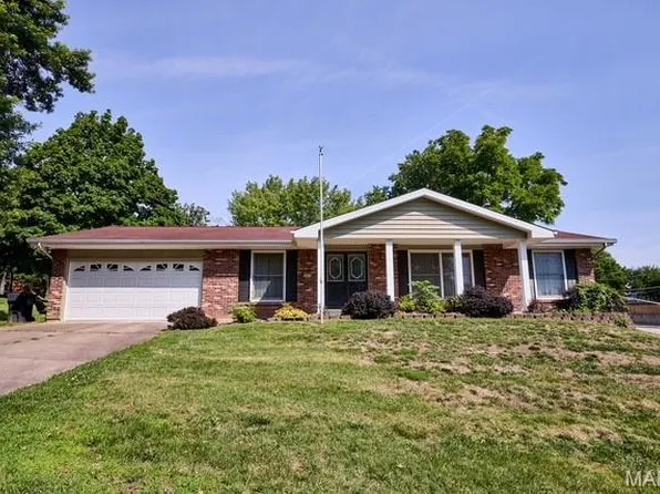 3001 Arrow Rock Dr, Saint Charles, MO 63303