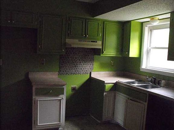 3rd image of 3453 Kenie Ave