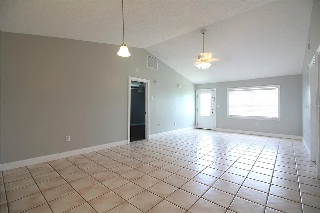3 bed, 2.0 bath, 1436 sqft, $1,750 — Photo 4