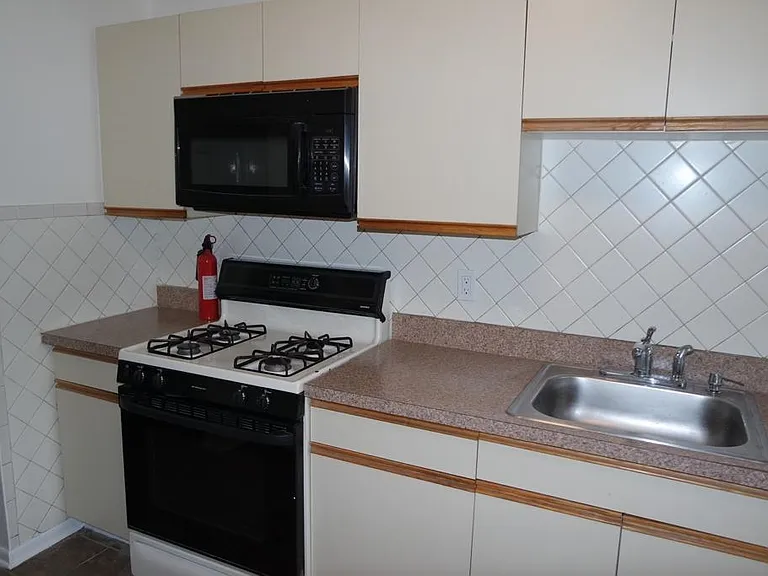72 Riverview Ct #72 — Photo 4