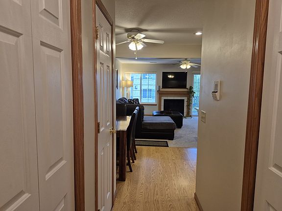 5th image of 3120 Holiday Ct #7