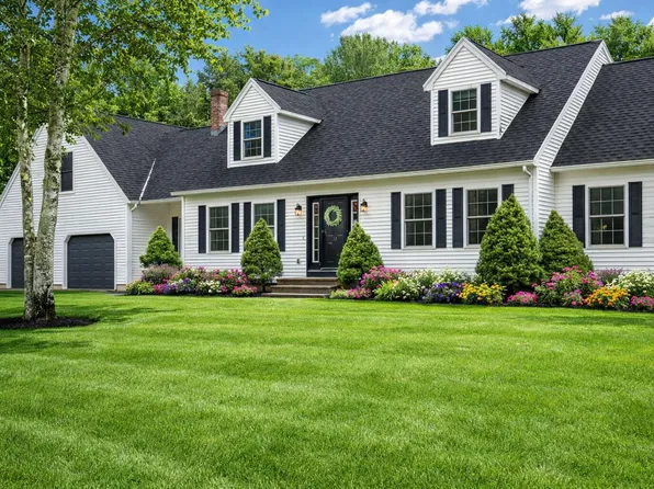 12 Surrey Lane, Hampden, ME 04444