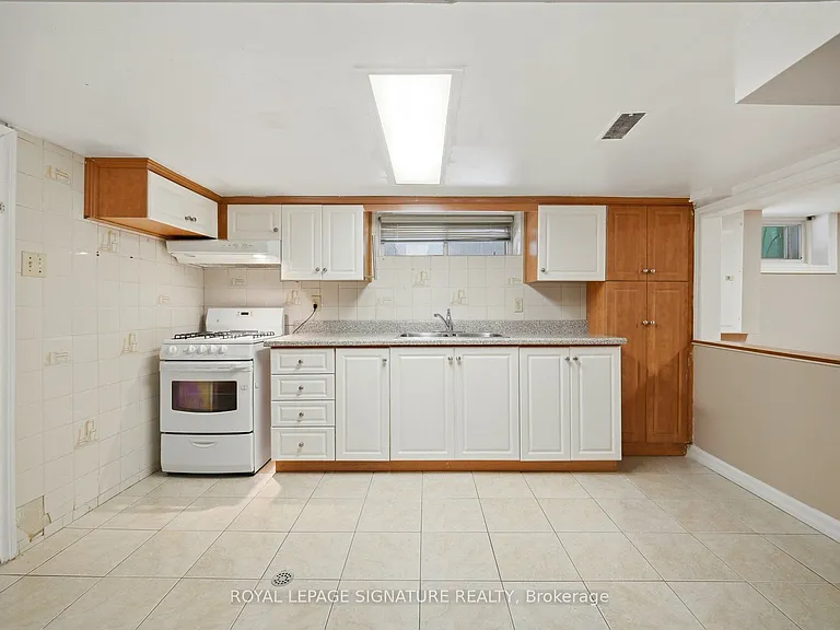 2000 Dufferin St #2 — Photo 11