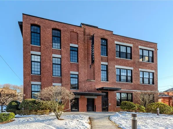 685 Social St APT 105, Woonsocket, RI 02895