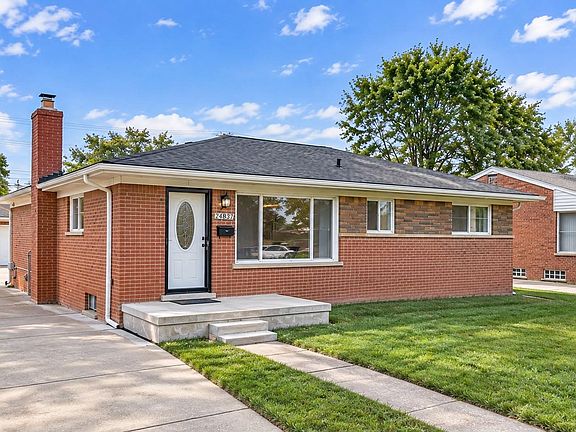 3rd image of 24837 Curie St