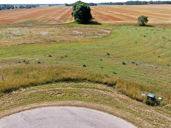 20003 Acadia Pl, Bismarck, ND 58503