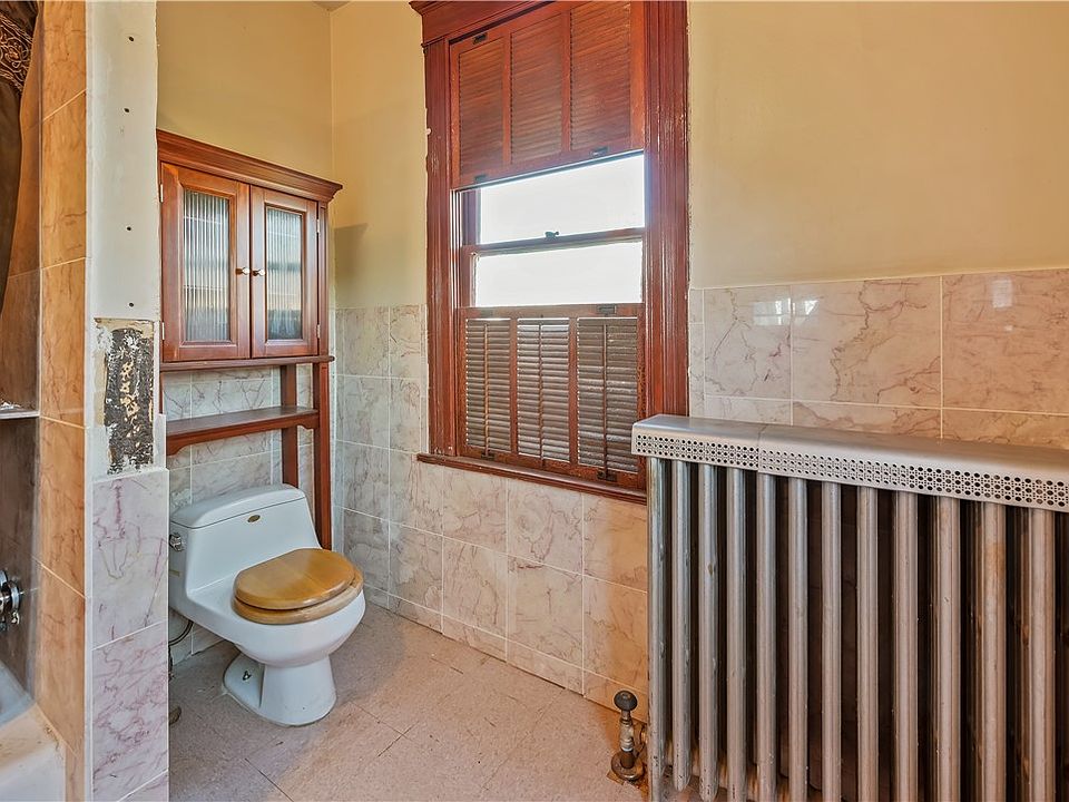 31st image of 616 E Main St