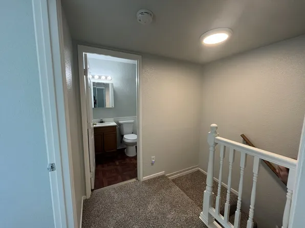 901 Carro Dr APT 2, Sacramento, CA 95825