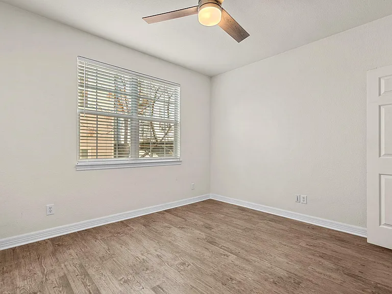 1100 W 25th St #101 — Photo 33