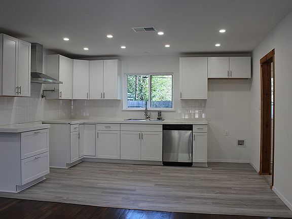 5th image of 5805 Lyle St