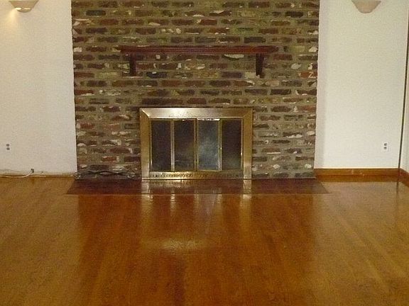 2nd image of 6811 Cresthill Dr