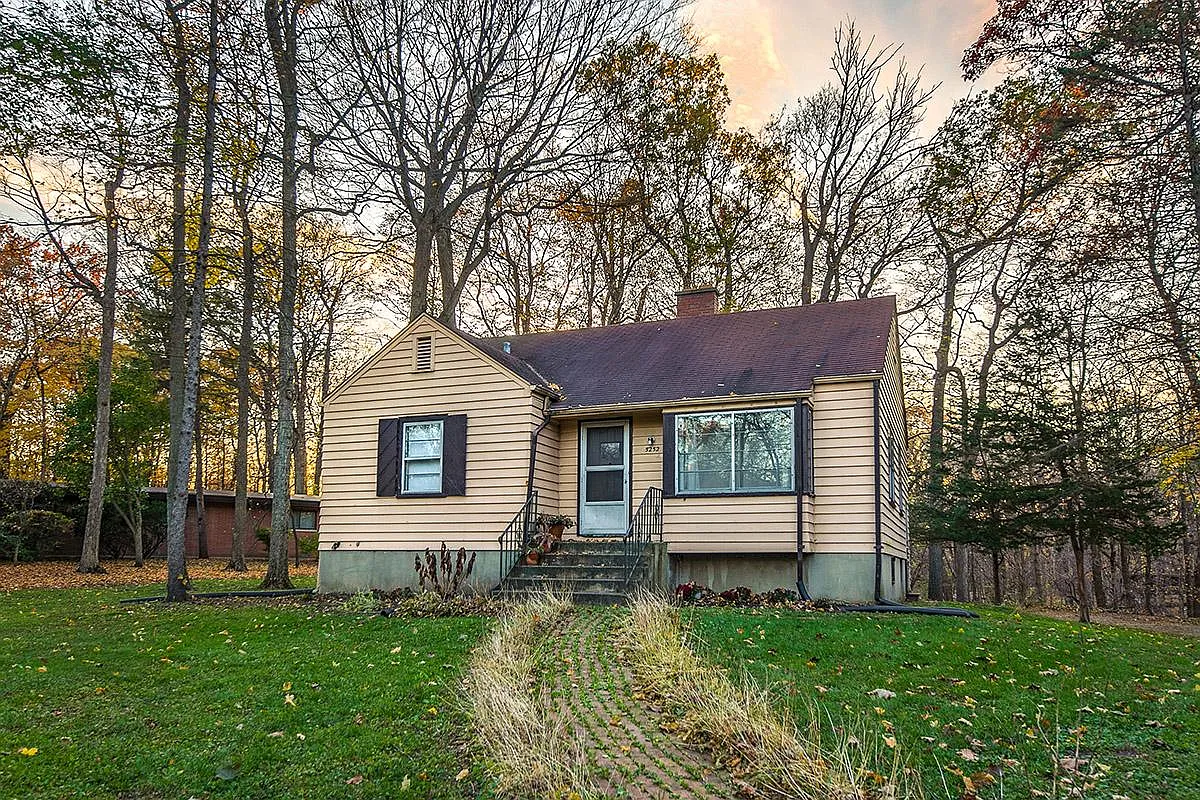 5252 Lee Ave photo 1