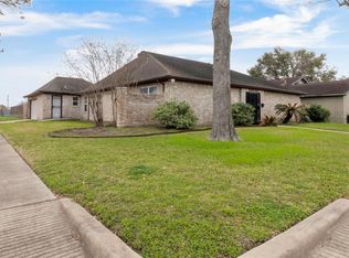 10930 Bob White Dr, Houston, TX 77096