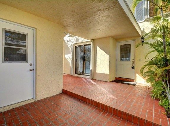 2nd image of 302 Maplewood Dr #0