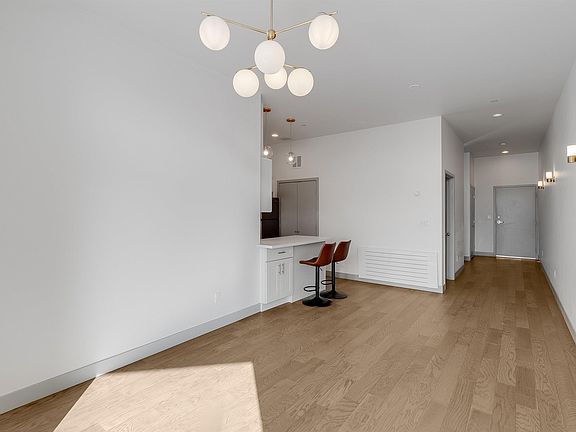 3rd image of 410 Webster St APT 1