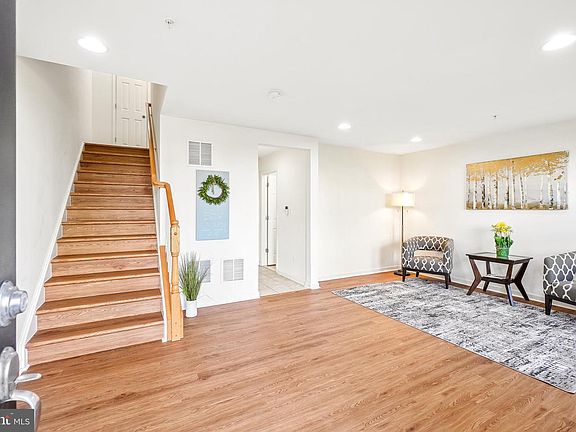 3rd image of 634 Blandwood Rd