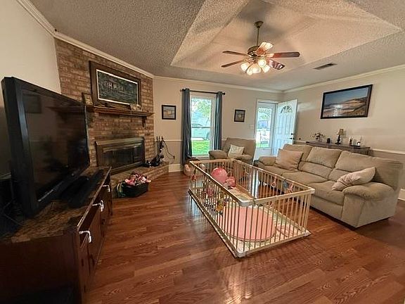 3rd image of 307 Sugar Ridge Dr