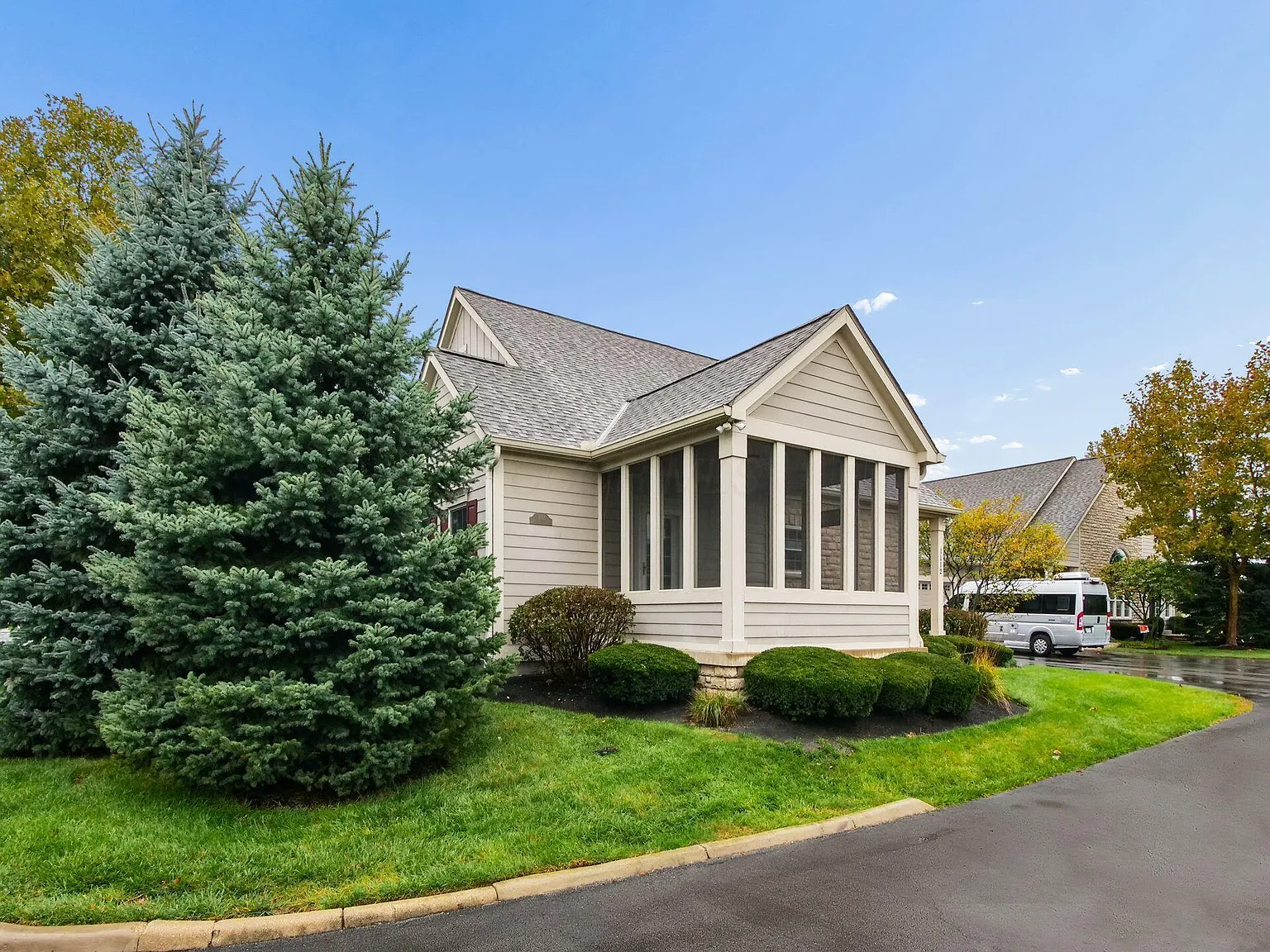 3 bed, 2.0 bath, 1983 sqft, $2,250 — Photo 1