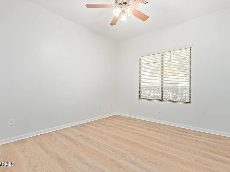 4542 N 111th Dr — Photo 21