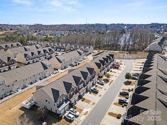 3rd image of 107 Dellbrook St #B