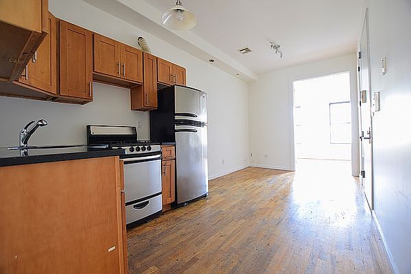 1st image of 181 Graham Ave APT 4R