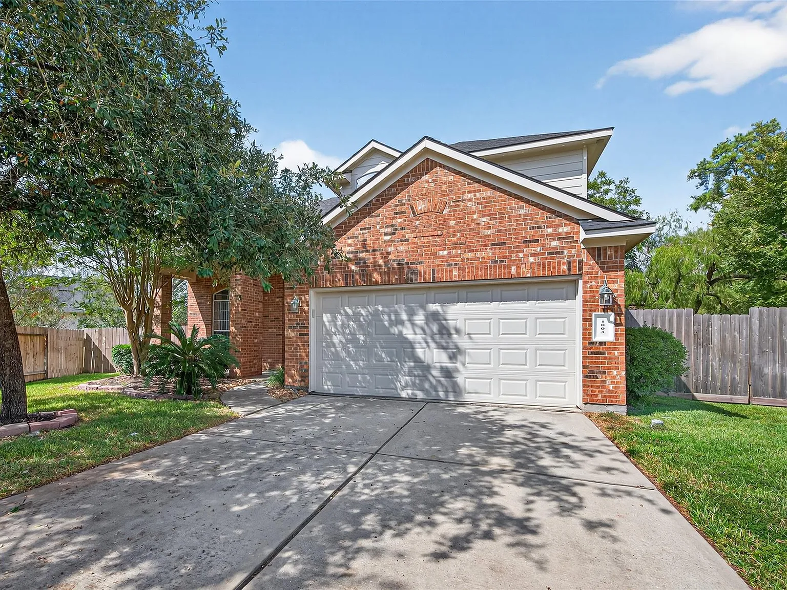 4 bed, 2.5 bath, 2286 sqft, $2,600 — Photo 3