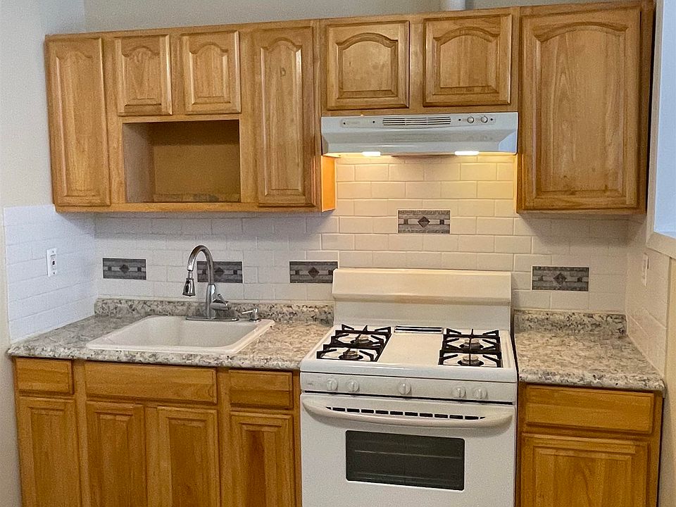 2nd image of 425 Baldwin Ave APT 2