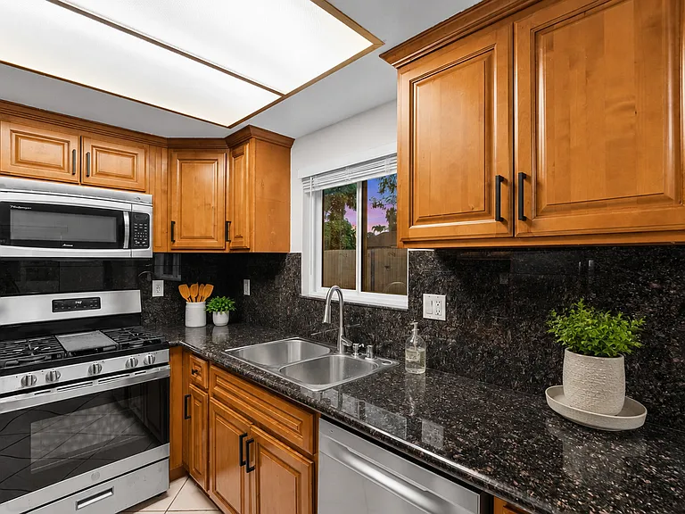 121 Polk St — Photo 8
