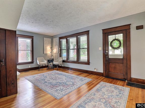 4th image of 1425 N Park Ave