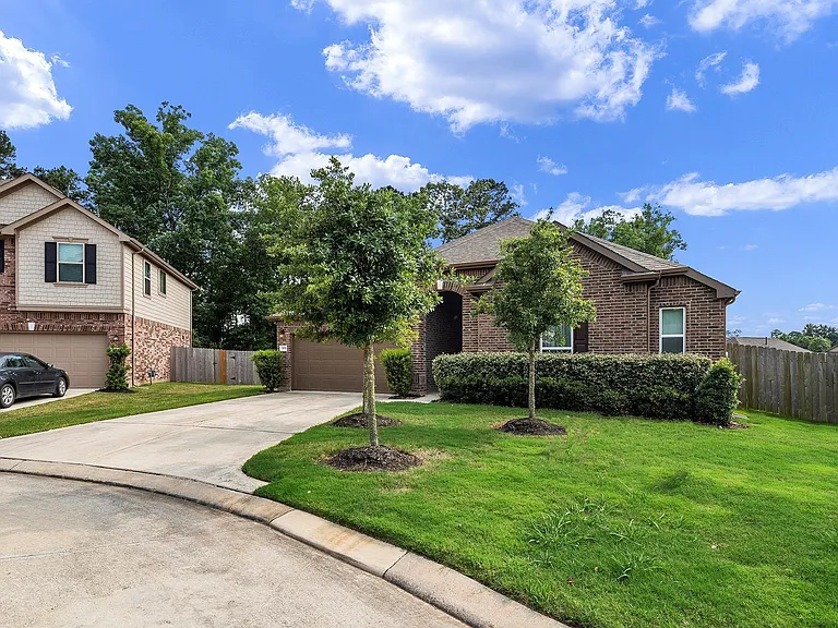 1810 Daly Way — Photo 3