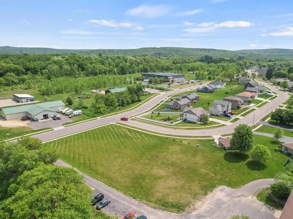 1 Csm Ln #6204, Baraboo, WI 53913