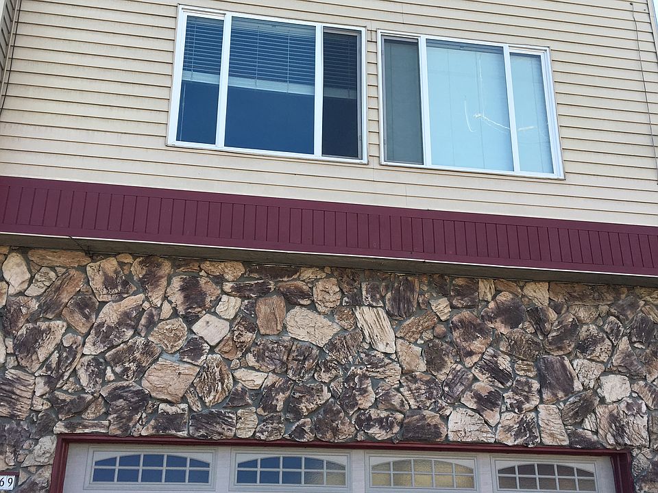 1st image of 869 Ingerson Ave