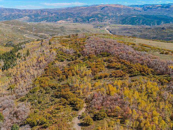 4th image of 144 Bear Tooth Rd