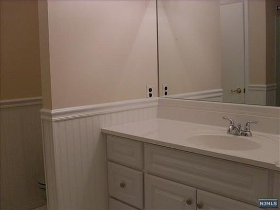 3rd image of 119 Broadway #119