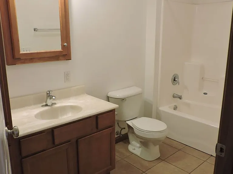Beautiful Apartments Located 2 Blocks From Penn West Campus — Photo 10